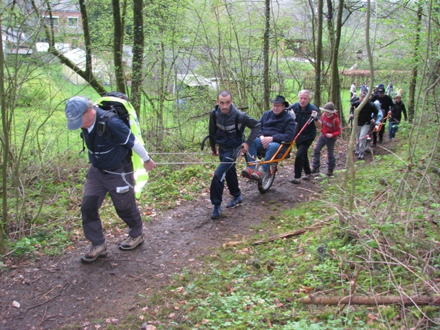 randonnée sportive avec joëlettes, Hotton, 2012